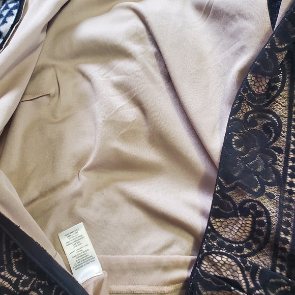 Black lace romper - Picture 13 of 13